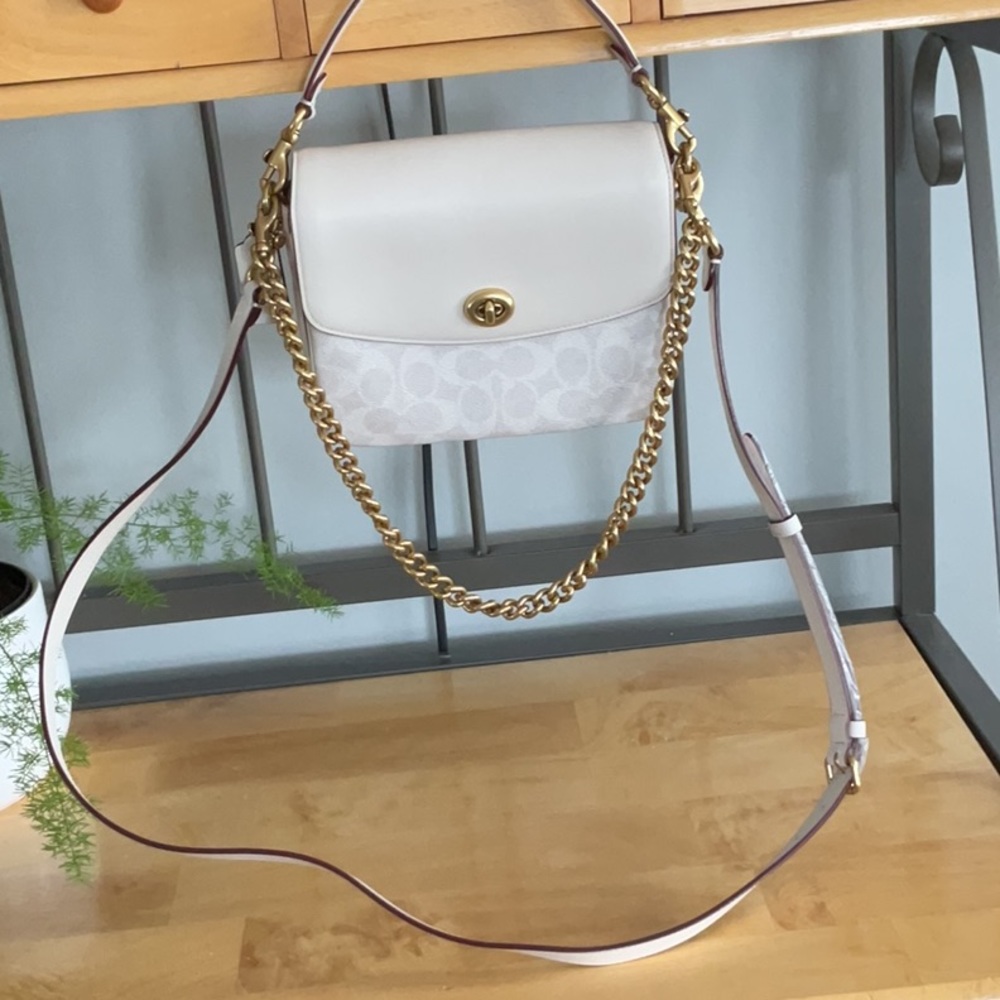 Coach Cassie 19 NWT Signature White